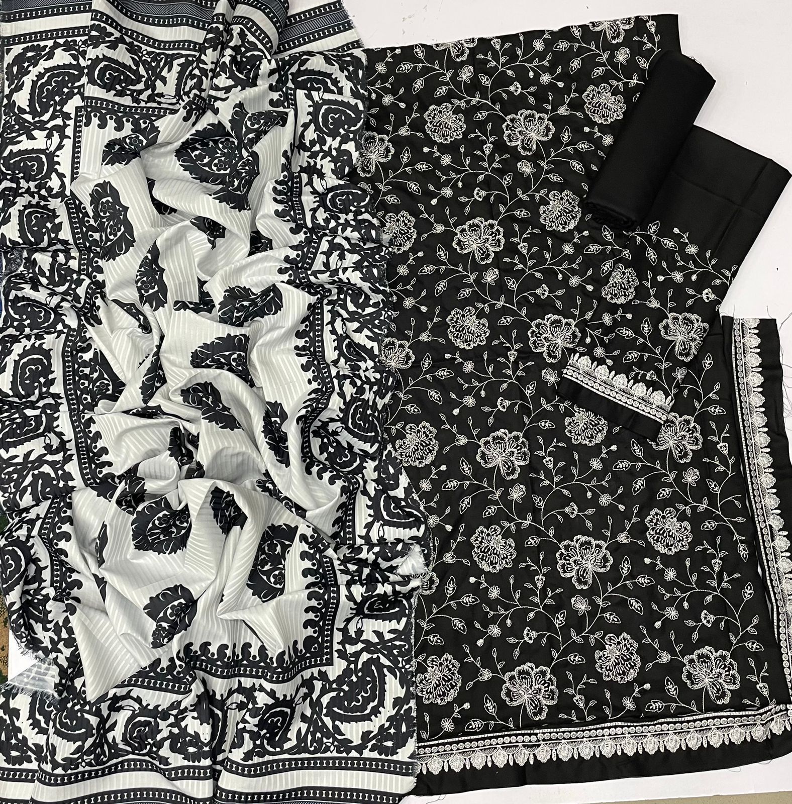 WIL ZS 0032 Fully Embroidered 3 piece With DORYAN Chiffon DUPATTA